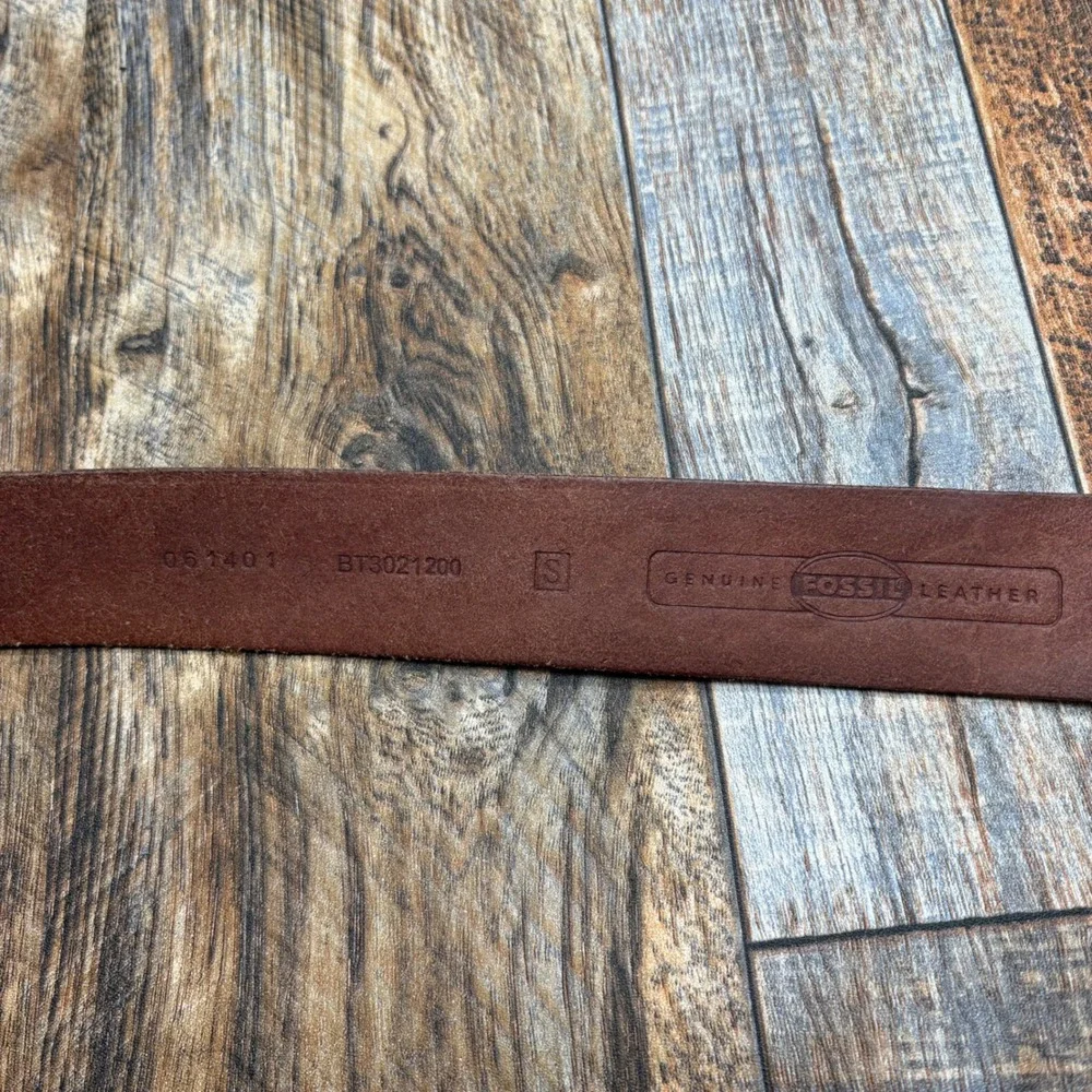 Fossil Womens Brown Leather Belt Small Embossed Filigree Medallion Buckle Stone